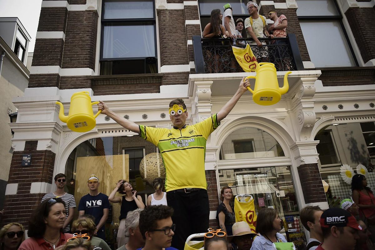 tour-de-france-fans-479541182_master.jpg